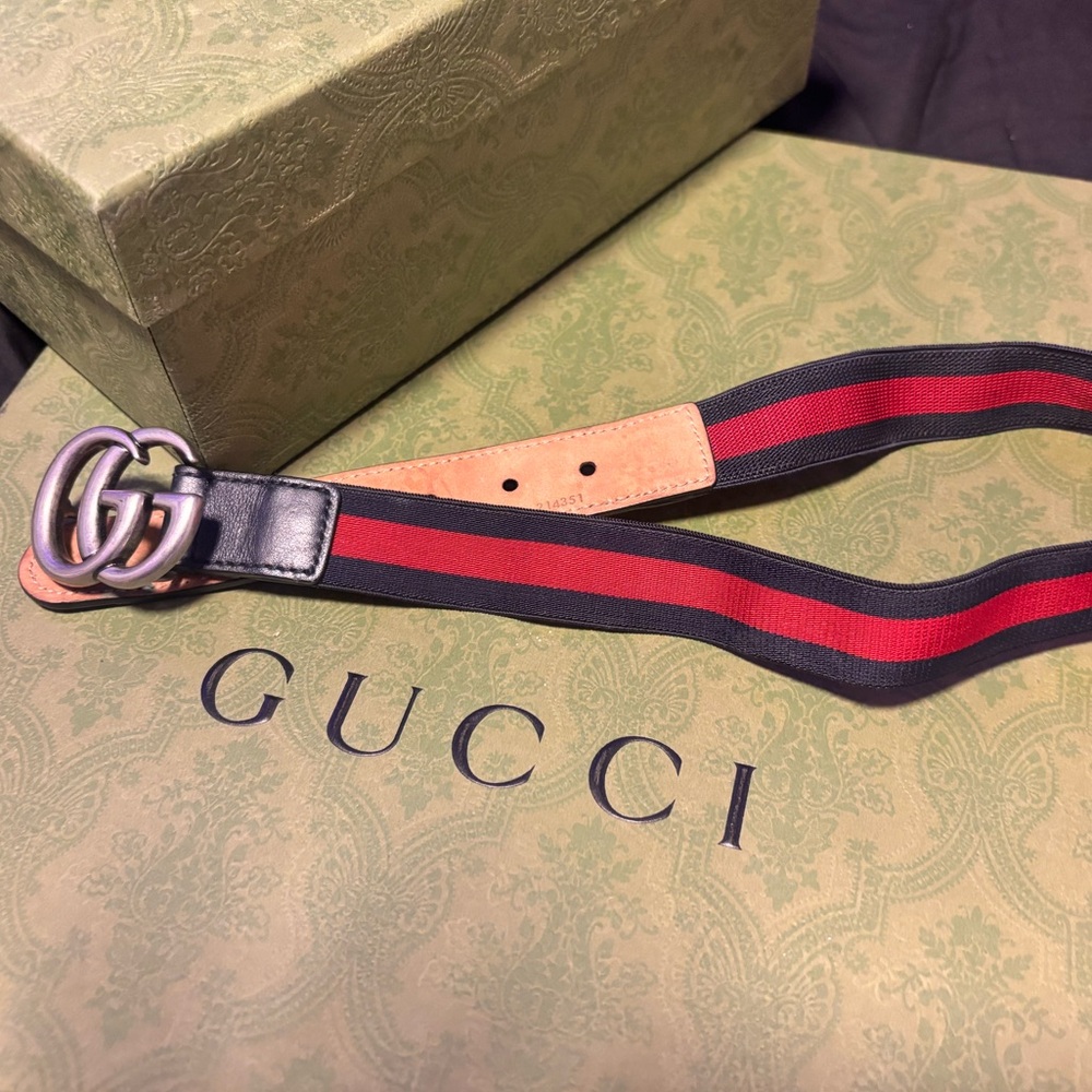 Gucci logo belt